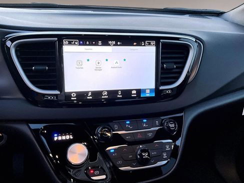 New 2026 Chrysler Voyager LX image 6