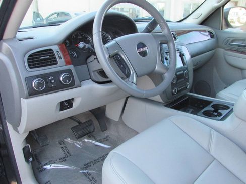 Used 2010 GMC Yukon XL SLT image 10