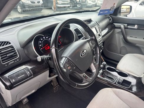 Used 2014 Kia Sorento LX image 12