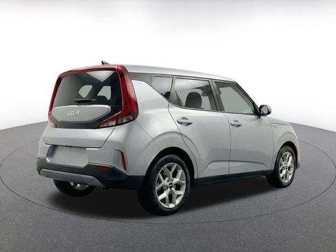 Used 2025 Kia Soul LX w/ LX Technology Package FWD image 9
