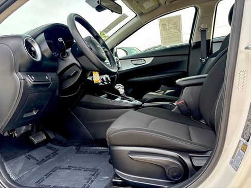 Used 2023 Kia Forte LXS image 10