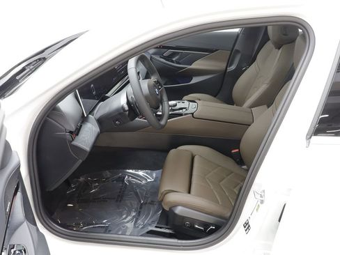 New 2026 BMW 530i xDrive w/ Premium Package AWD/4WD image 7