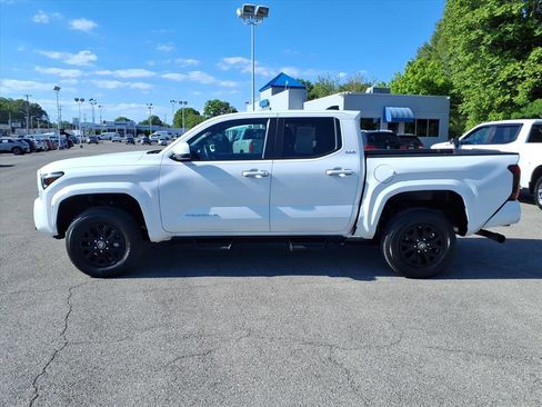 Used 2024 Toyota Tacoma SR5 AWD/4WD image 7