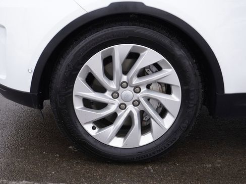 Used 2024 Land Rover Discovery S image 10