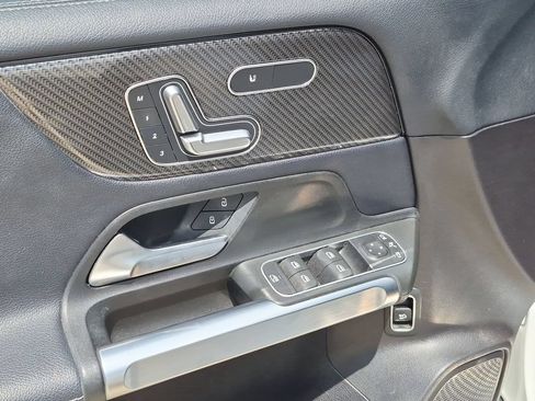Used 2020 Mercedes-Benz GLB 250 4MATIC image 9