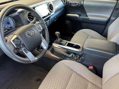 Used 2022 Toyota Tacoma SR5 RWD image 11
