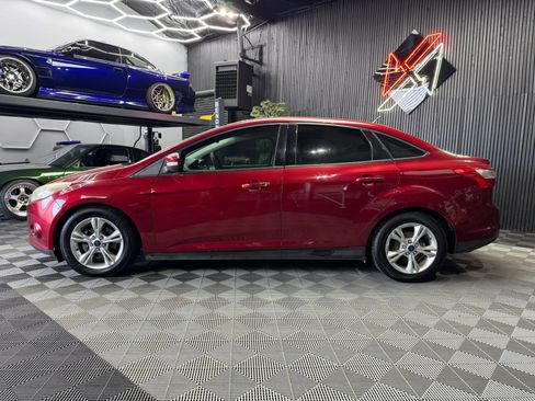 Used 2014 Ford Focus SE FWD image 4