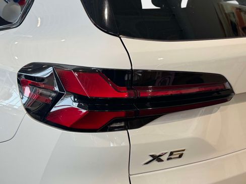 Used 2024 BMW X5 xDrive40i w/ M Sport Package AWD/4WD image 8