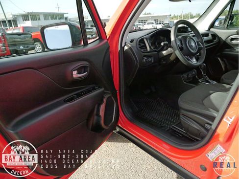 Used 2023 Jeep Renegade Latitude image 9