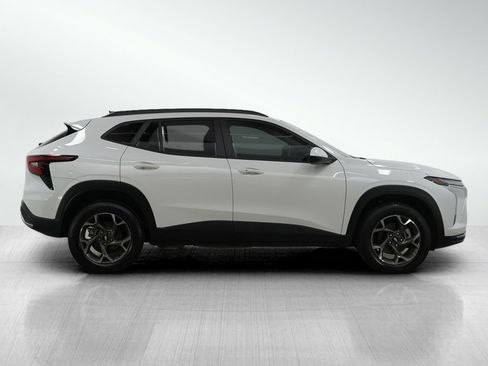 Used 2024 Chevrolet Trax LT w/ Sunroof Package image 6