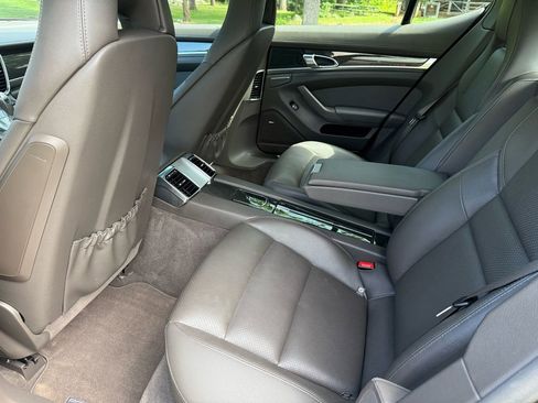 Used 2015 Porsche Panamera 4S image 32