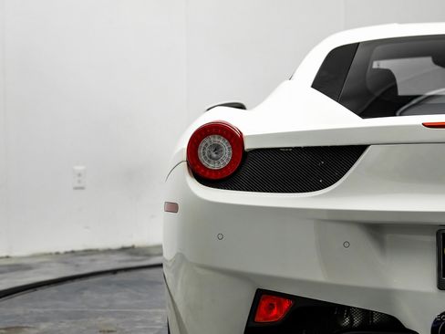 Used 2015 Ferrari 458 Italia Coupe image 14