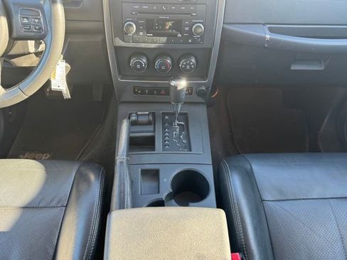 Used 2011 Jeep Liberty Sport image 19