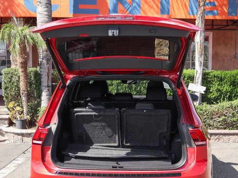 Used 2024 Volkswagen Tiguan SE R-Line FWD image 8