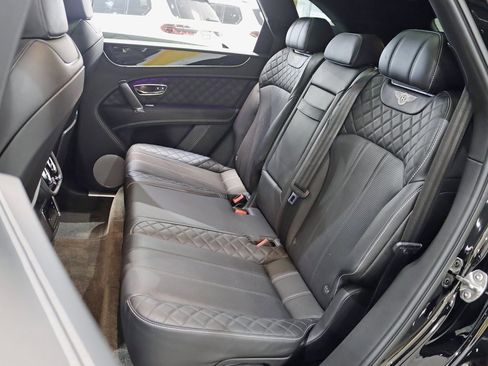 Used 2019 Bentley Bentayga image 27