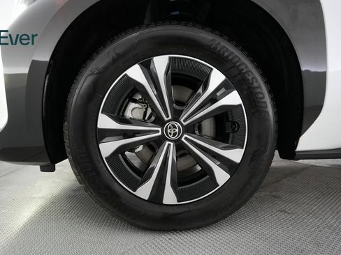 Used 2025 Toyota bZ4X FWD image 17