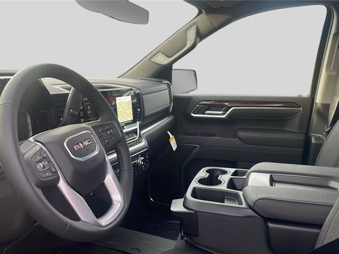 New 2026 GMC Sierra 1500 SLE image 15