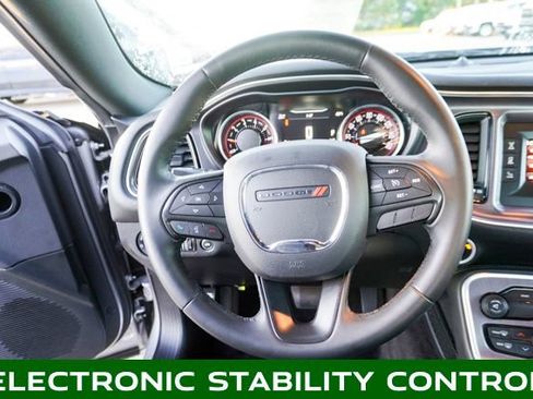 Used 2016 Dodge Challenger SXT image 10