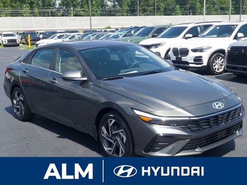New 2025 Hyundai Elantra Limited image 3