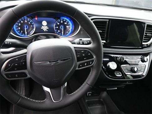 New 2026 Chrysler Pacifica Select image 39