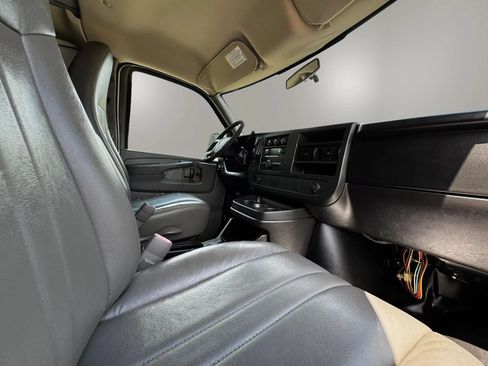 Used 2012 Chevrolet Express 2500 Extended RWD image 16