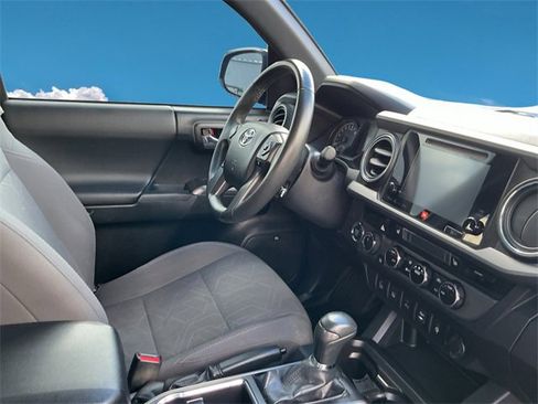 Used 2017 Toyota Tacoma TRD Sport image 10
