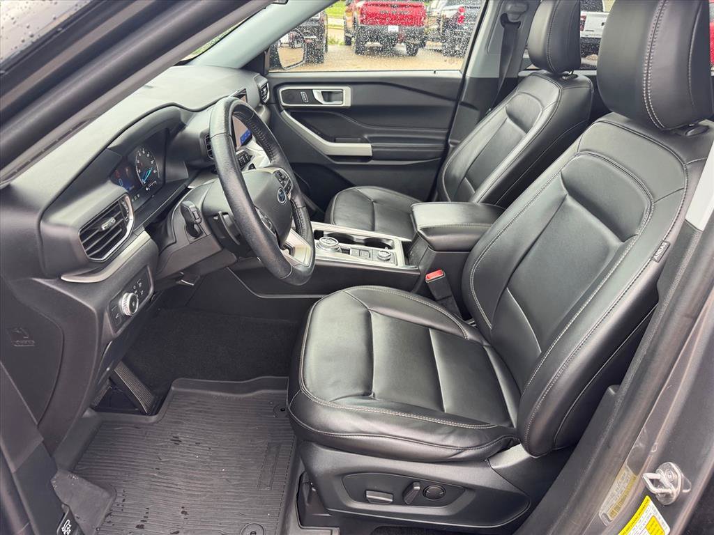 Used 2021 Ford Explorer XLT w/ Equipment Group 202A AWD/4WD image 10