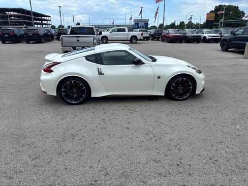 Used 2019 Nissan 370Z NISMO RWD image 6