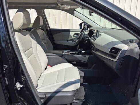 Used 2023 Nissan Rogue SV w/ SV Premium B Package FWD image 15