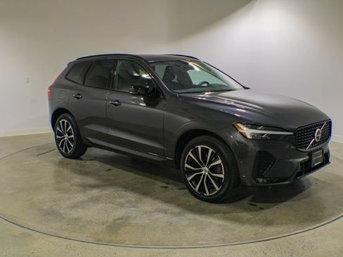 Used 2023 Volvo XC60 B5 Plus w/ Climate Package AWD/4WD image 7