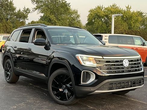 New 2026 Volkswagen Atlas SE image 2