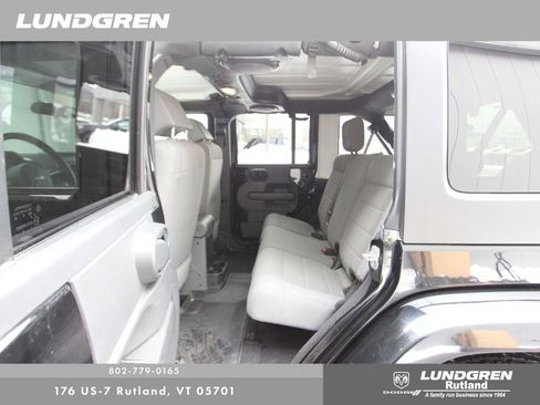 Used 2007 Jeep Wrangler Unlimited Sahara w/ Dual Top Group image 27