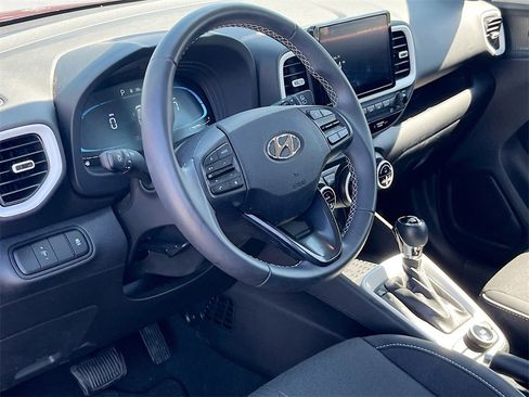 Used 2024 Hyundai Venue Limited image 9