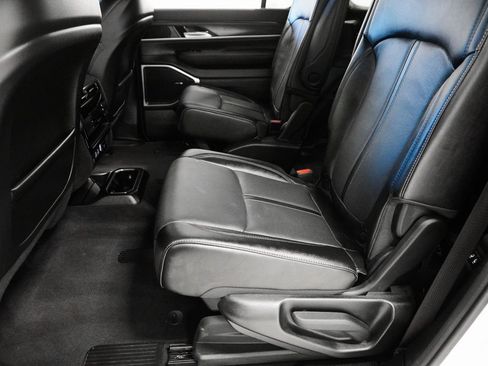 Used 2024 Jeep Wagoneer Series III w/ Flexible Seating Group image 18