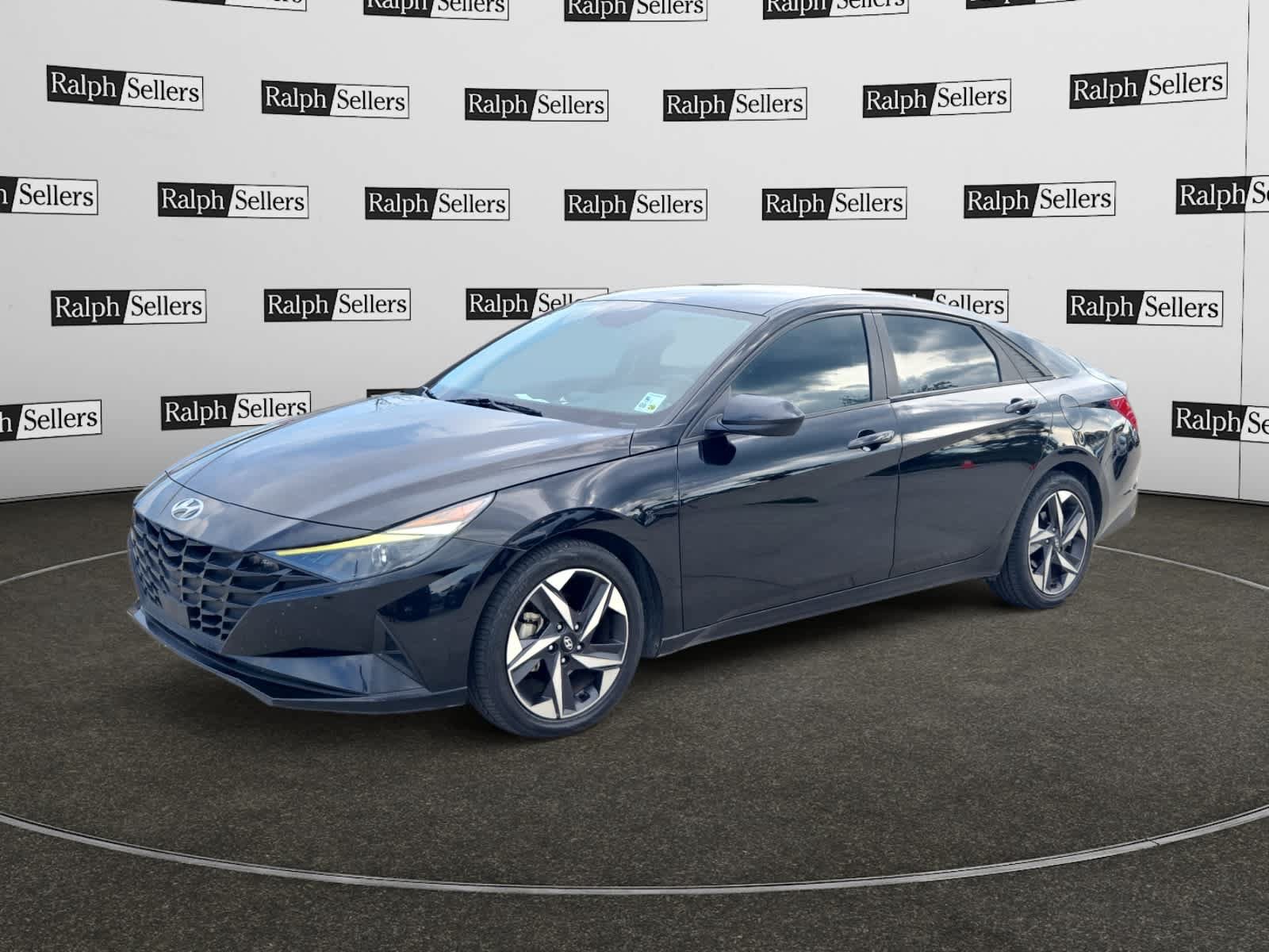 Used 2023 Hyundai Elantra SEL w/ Convenience Package FWD image 2