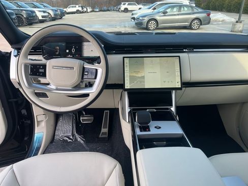 New 2026 Land Rover Range Rover SE image 12