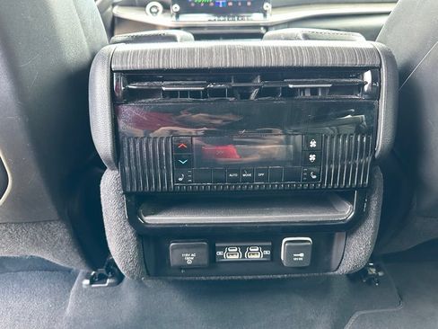 Used 2024 Jeep Wagoneer Series II w/ Flexible Seating Group RWD image 18