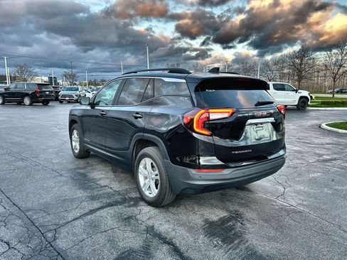Used 2023 GMC Terrain SLE w/ Driver Convenience Package image 6