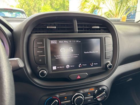 Used 2025 Kia Soul LX w/ LX Technology Package FWD image 17