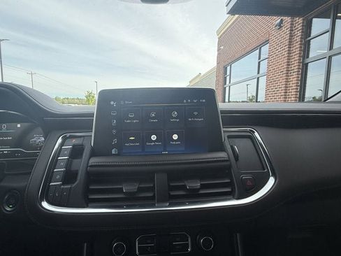 Used 2022 Chevrolet Suburban LT w/ Luxury Package image 27