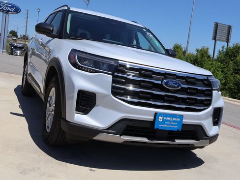 New 2026 Ford Explorer Active AWD/4WD image 6