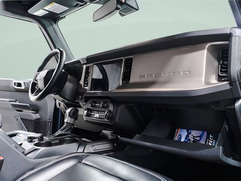 Used 2025 Ford Bronco Outer Banks image 38