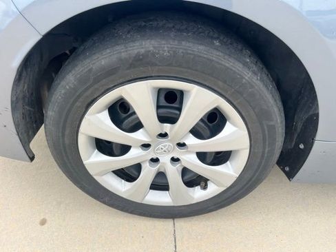 Used 2021 Toyota Corolla LE FWD image 6