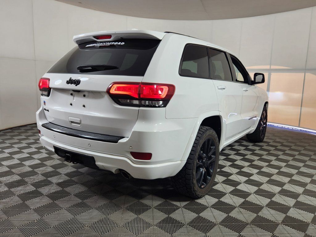 Used 2017 Jeep Grand Cherokee Altitude AWD/4WD image 7