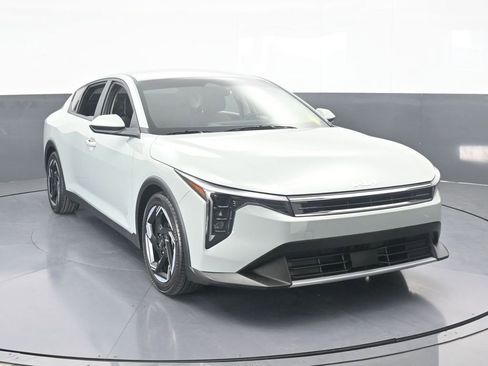 Used 2025 Kia K4 EX image 9