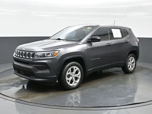Used 2024 Jeep Compass Sport AWD/4WD image 2