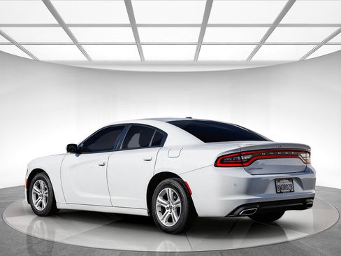 Used 2019 Dodge Charger SXT w/ Leather Interior Group image 2