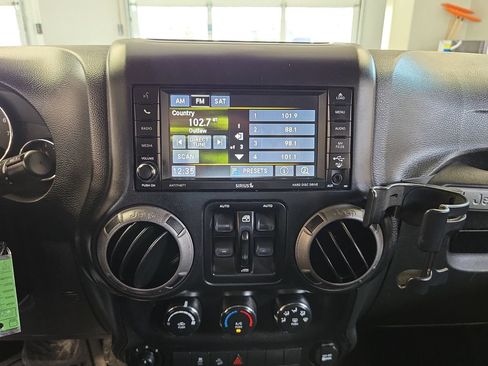 Used 2015 Jeep Wrangler Unlimited Sport w/ Power Convenience Group AWD/4WD image 22
