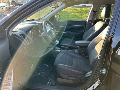 Used 2025 Mitsubishi Outlander Sport ES image 9