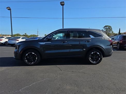 Certified 2024 Kia Sorento S w/ Panoramic Sunroof Package image 7